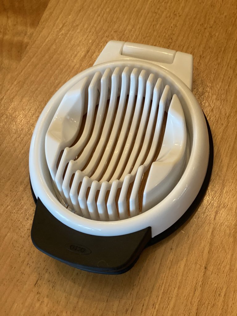 Egg slicer in closed position